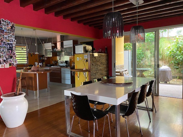 VILLA F4 s/2 niveaux avec mezzanine à TUBAND à la Vente
