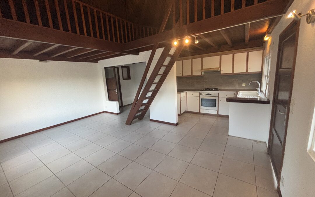 VILLA F2 au 6ème KM à la LOCATION
