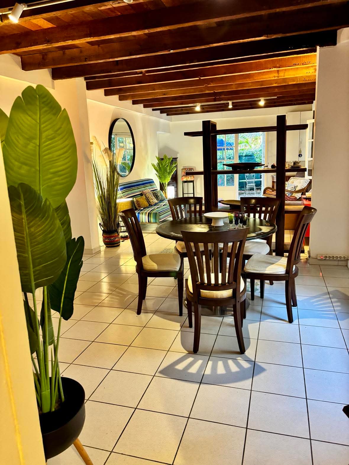 VILLA sur 2 niveaux à la VALLEE DU TIR à la VENTE