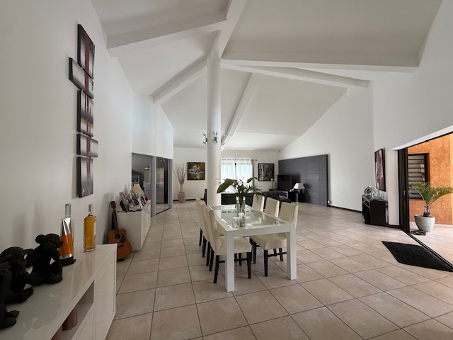 VILLA F4 Meublée à la VENTE à DUMBÉA